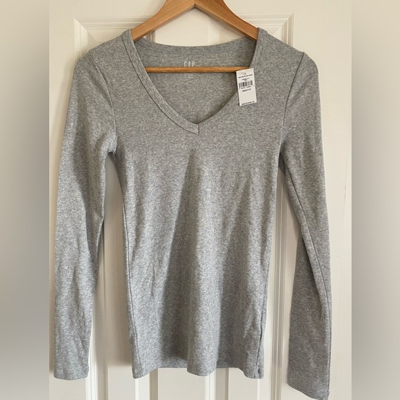 NWT Gap Grey V-neck Long Sleeve Shirt - Picture 1 of 7